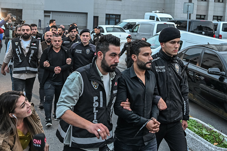 Dilan Polatla əri məhkəməyə belə aparıldı - FOTOLAR