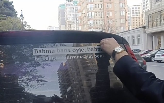 polis-masina-yapisdirilan-bu-yazini-sokdu