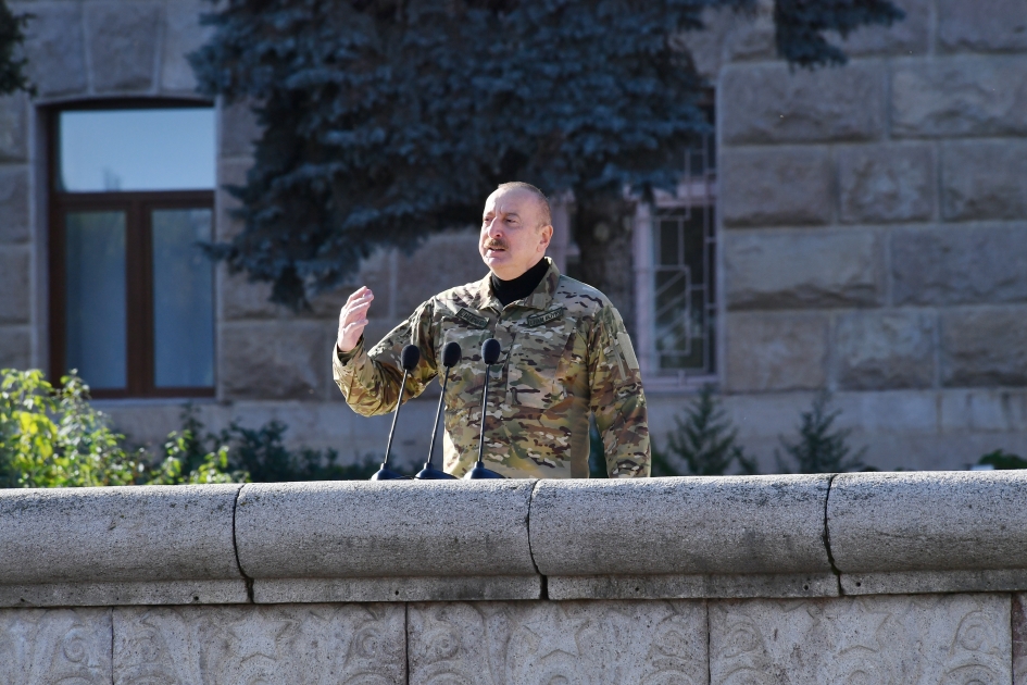 Prezident Xankəndidə hərbi paradda iştirak etdi - YENİLƏNİB