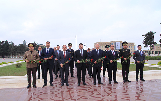 neftcalada-heyder-eliyevle-bagli-deyirmi-masa-kecirildi