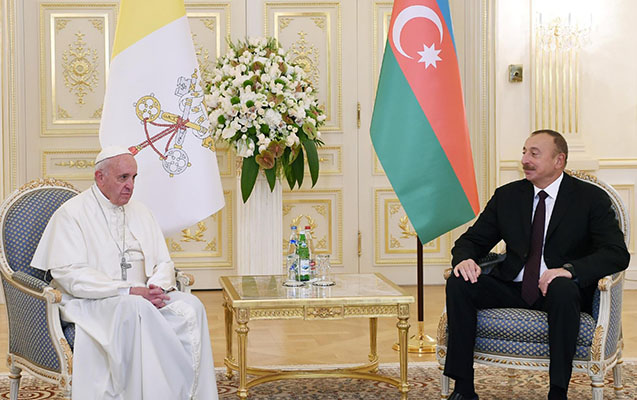 ilham-eliyev-papani-tebrik-etdi