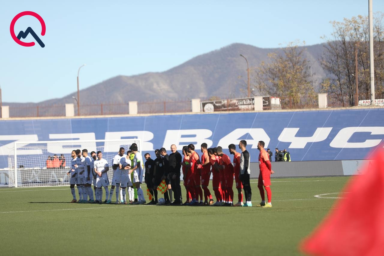 Matç belə başladı: topa ilk İlham Əliyev toxundu - VİDEO