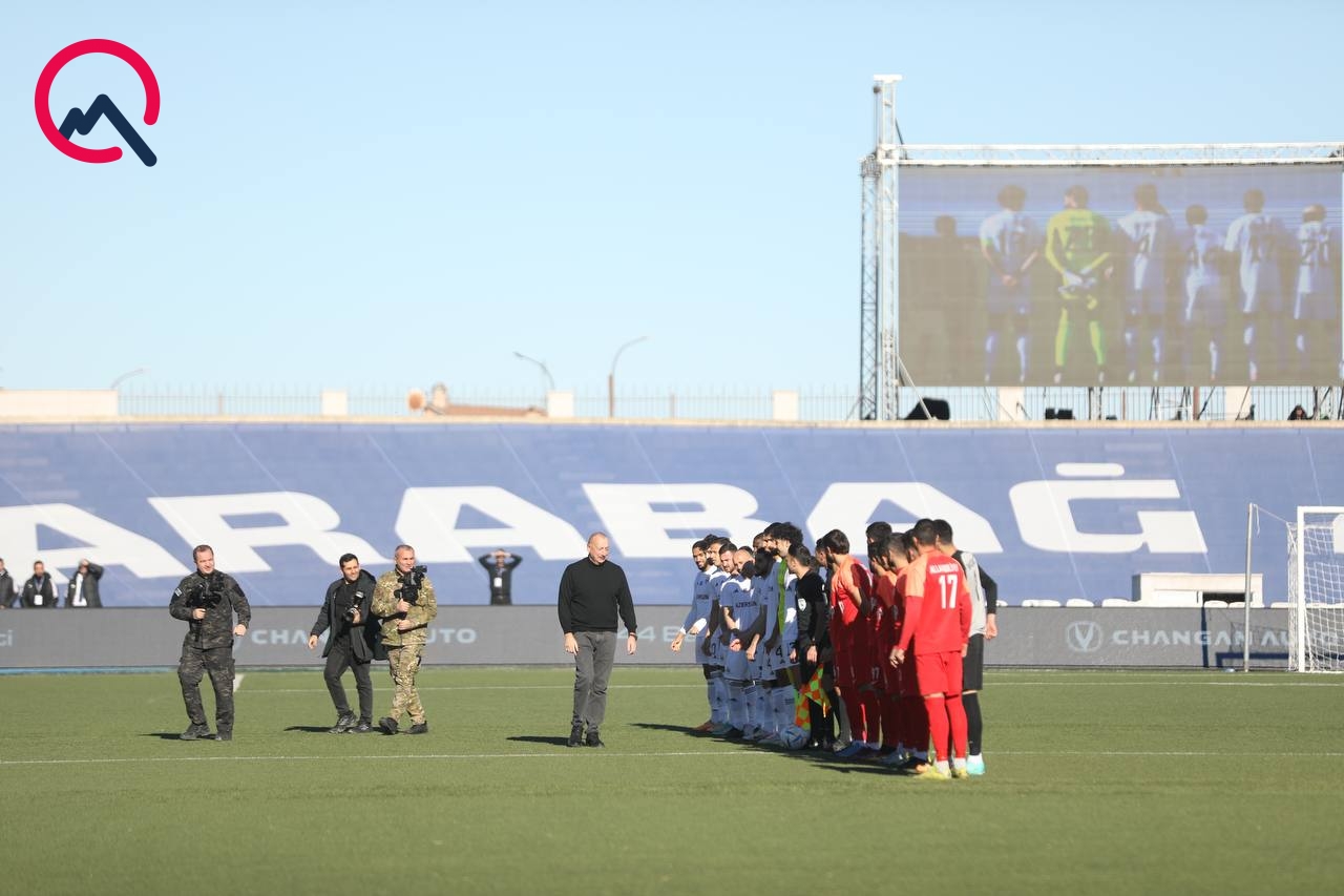 Matç belə başladı: topa ilk İlham Əliyev toxundu - VİDEO