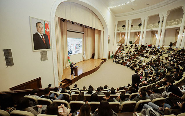 ilk-defe-ses-verecek-gencler-ucun-seminarlar-davam-edir