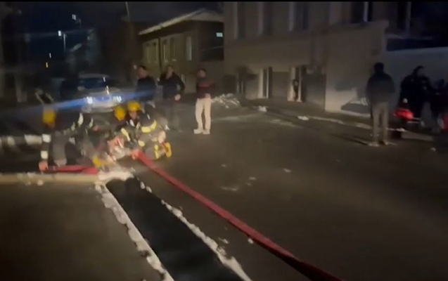 qaxda-ikimertebeli-ev-yanib