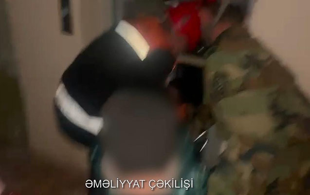 ikisi-usaq-olmaqla-3-nefer-liftde-qaldi