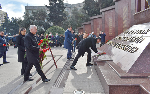 yasamal-rayon-ictimaiyyeti-20-yanvar-sehidlerini-anib