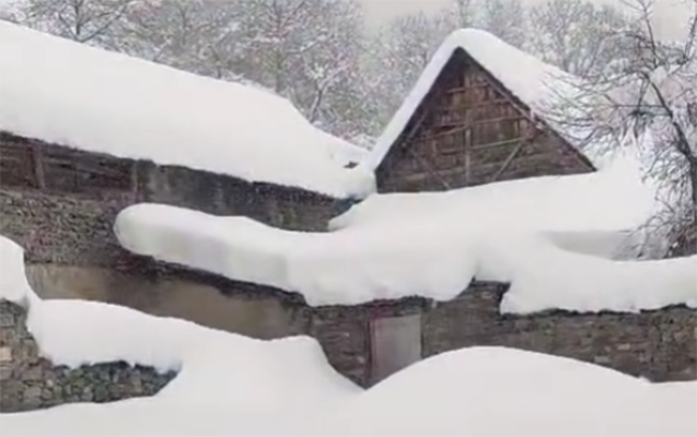 qaxa-guclu-qar-yagdi-bu-kendle-elaqe-kesildi