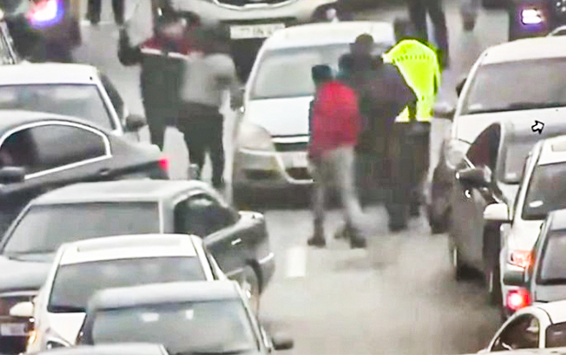 Tıxacda 15-ə yaxın maşını əzən sürücü belə tutuldu