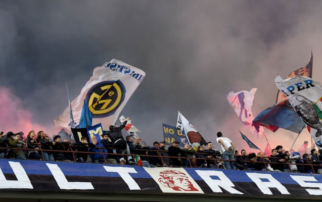 inter-azarkesleri-polise-hucum-etdi