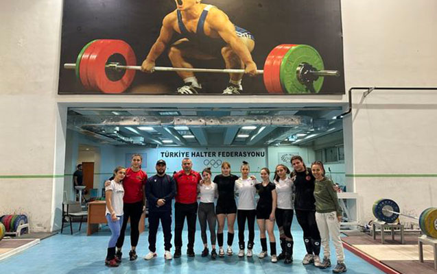 azerbaycan-avropa-cempionatina-9-idmanci-ile-yollanacaq