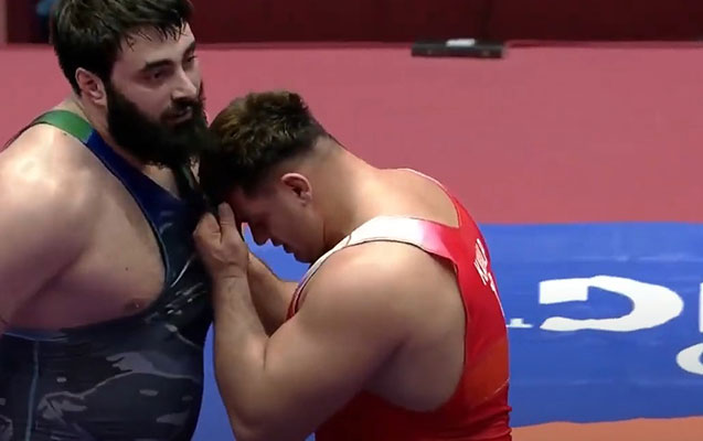 turkiyeli-gulesciden-ac-de-qardasliq-numunesi