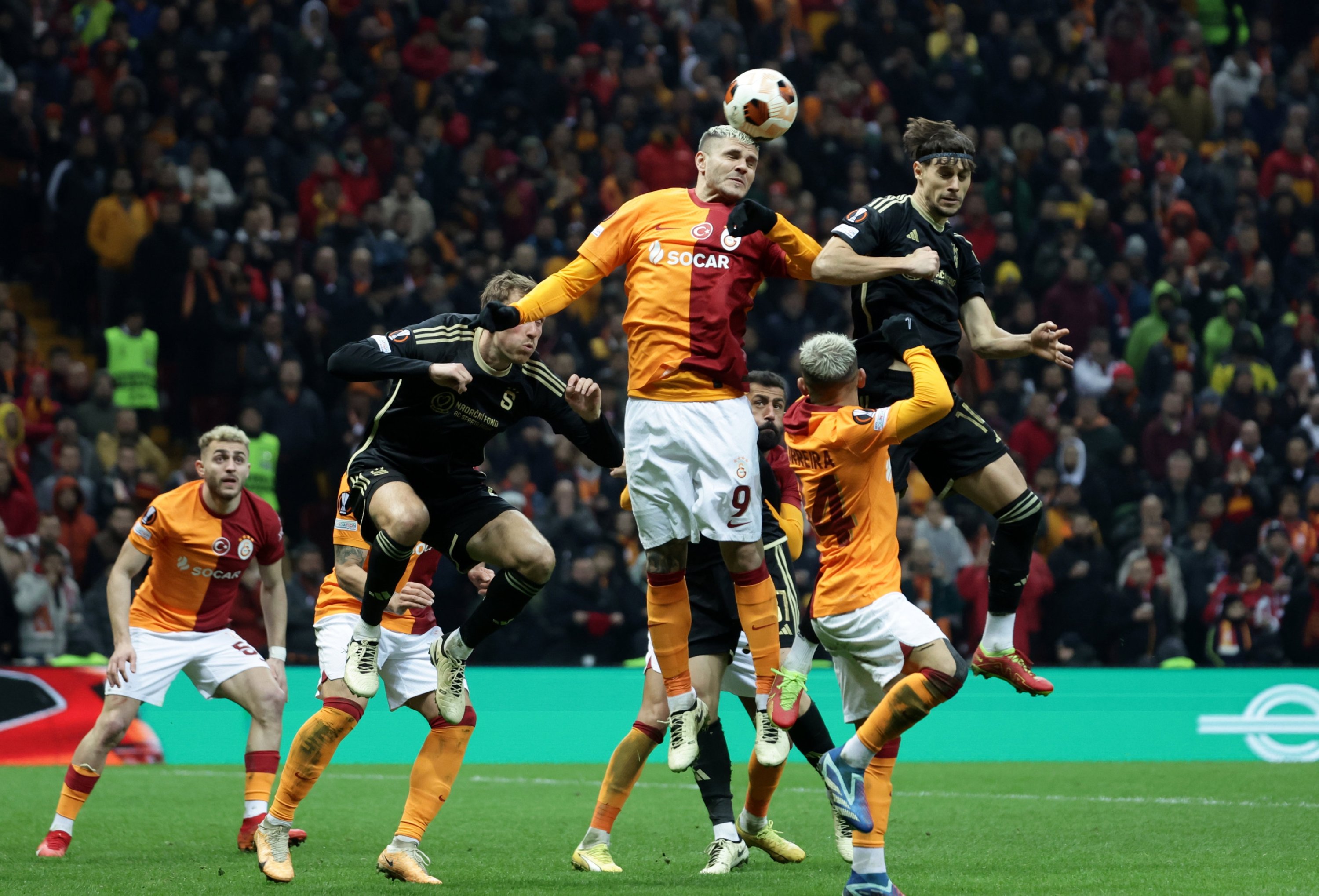 qalatasaray-spartaya-qarsi