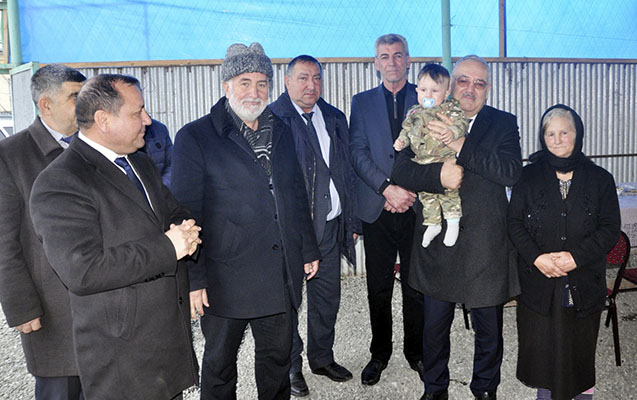 agdamda-sehid-ailesi-ziyaret-edildi