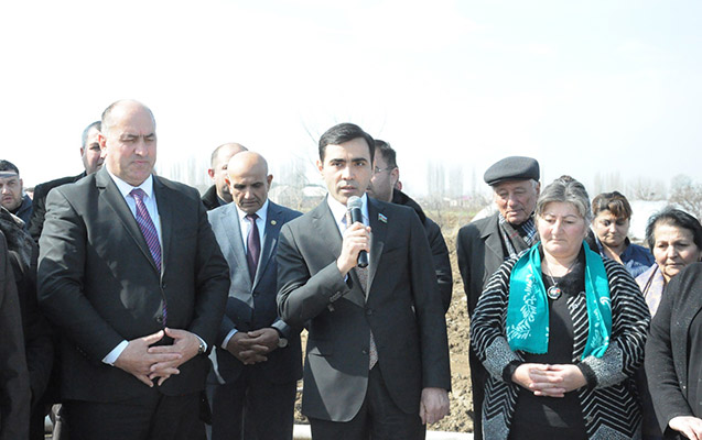 anar-memmedov-qaradaglida-su-acilisinda