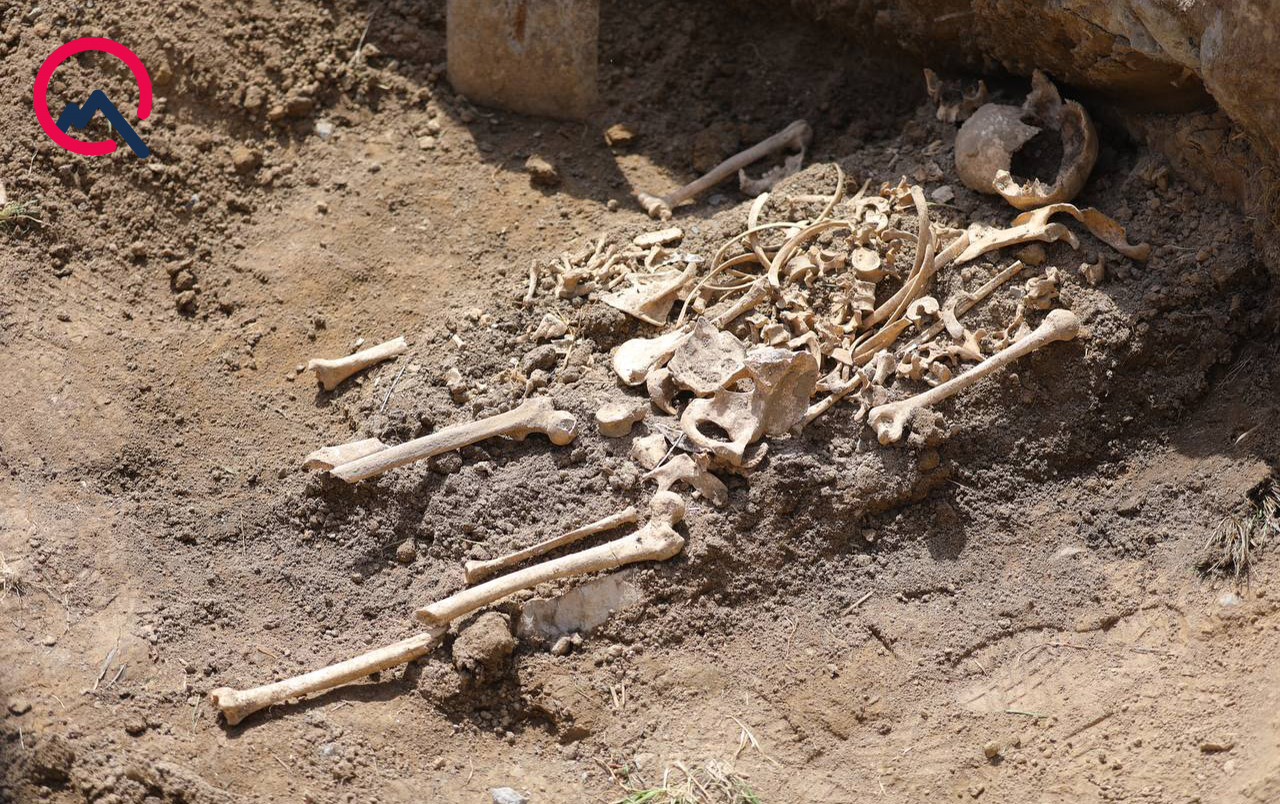 xocalida-askar-edilen-yeni-mezarliqdan