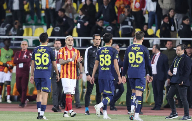 “Fənərbaxça”nın oyunçuları stadionu tərk etdi - Final baş tutmadı