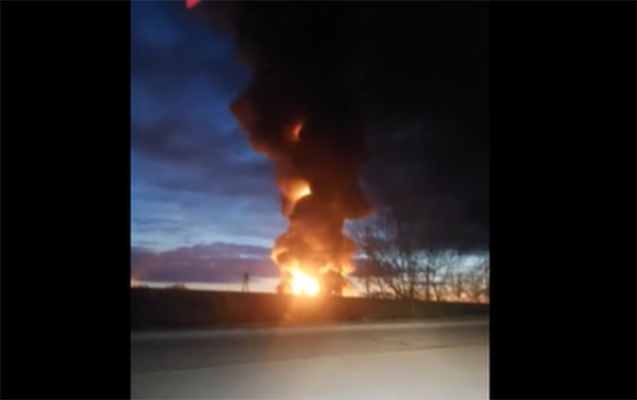 Smolenskdə iki neft bazası PUA ilə vuruldu  - Video  