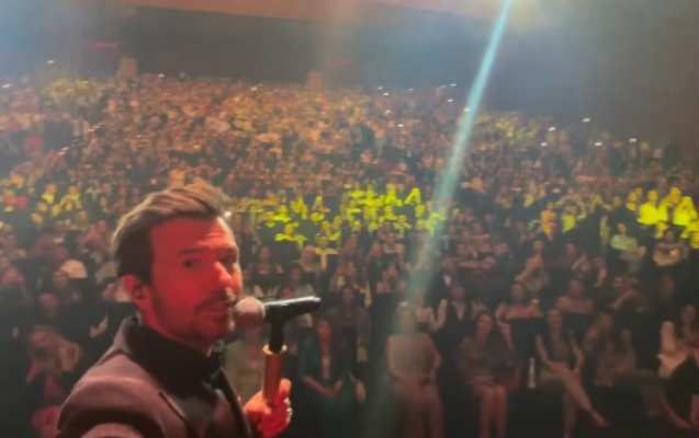 baki-konsertinden-video-paylasdi