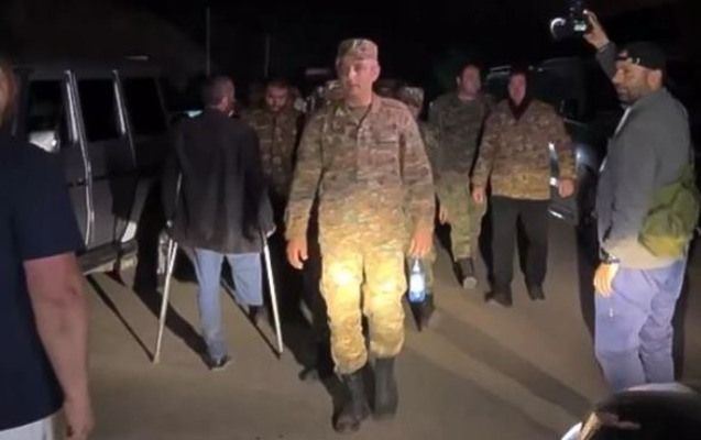  
						Ermənistan MN aksiyadakı hərbi formalı şəxslərin kimliyini araşdırır 
							 - Yenilənib  											