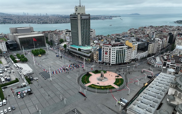 Taksim meydanı bu il də boş qaldı 
 - Foto