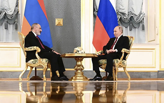 Putin Paşinyanla görüşdü
