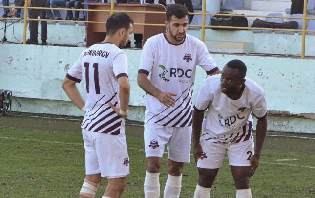 azerbaycan-klubunun-legioneri-reqibini-vurmaq-istedi