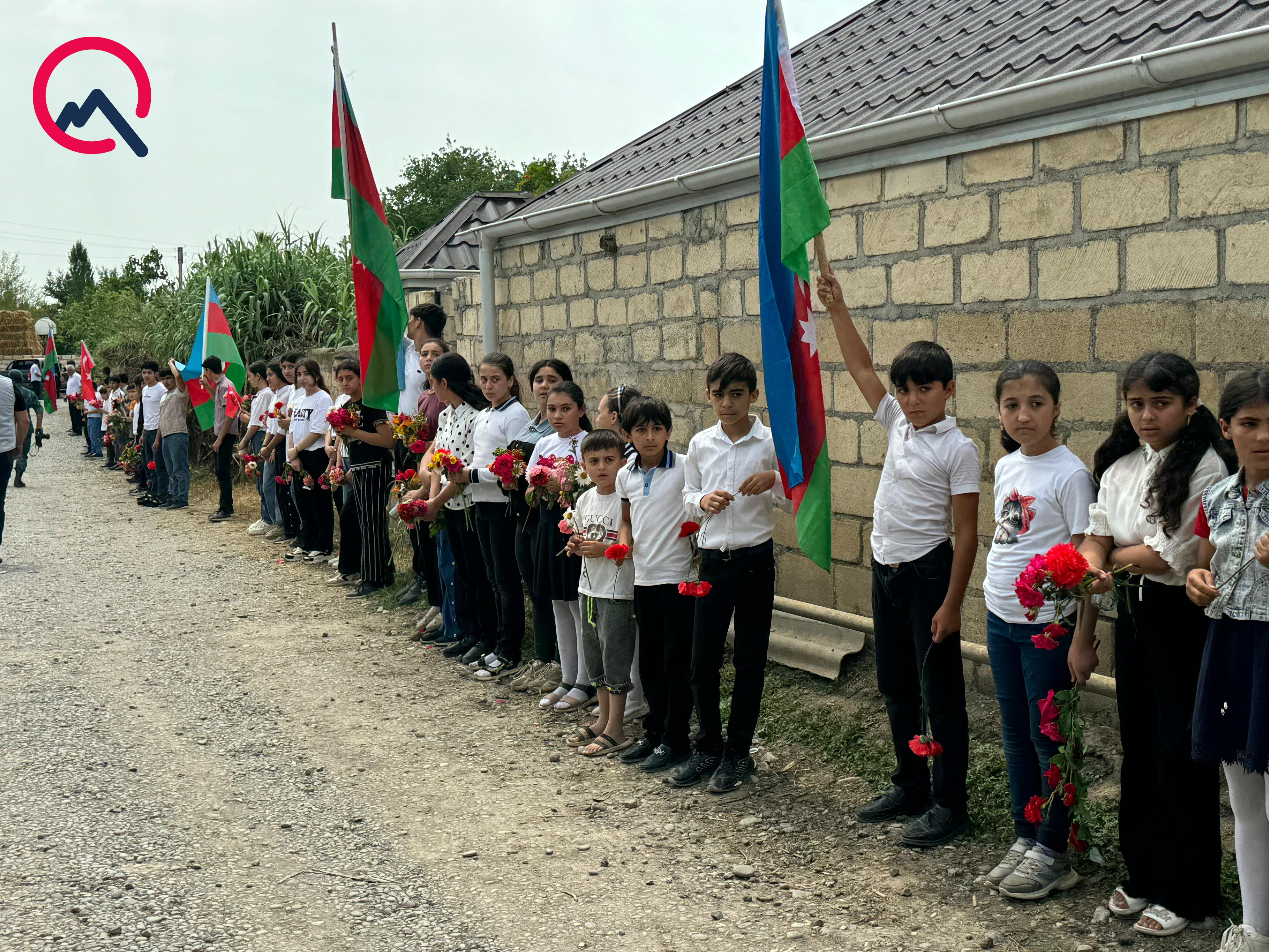 Şəhid mayorumuz dəfn edildi - VİDEO 8 Şəhid mayorumuz dəfn edildi - VİDEO