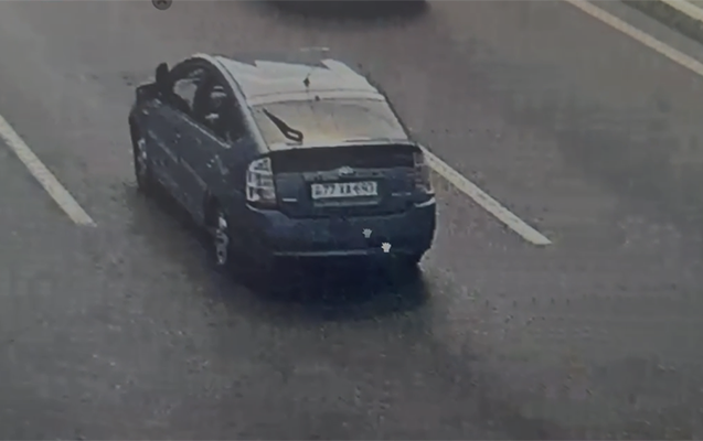 ayagini-cole-cixarib-masin-surdu