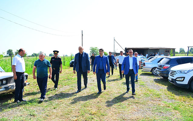 seymur-orucov-rayon-bazarinda-olub