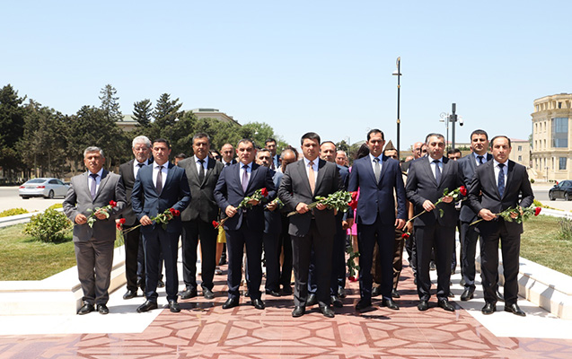 neftcalada-dovlet-qulluqcularinin-pese-bayrami-qeyd-olunub