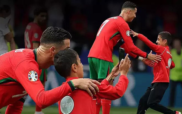 ronaldo-ile-gorusmek-ucun-meydana-giren-azyasli-azarkes-turk-imis
