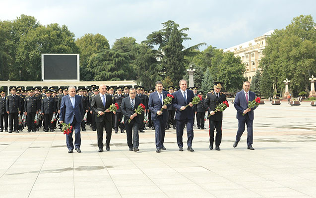 niyazi-bayramov-polis-iscilerini-teltif-etdi