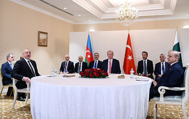 ilham-eliyev-erdogan-ve-sahbaz-serif-arasinda-ucterefli-gorus-oldu