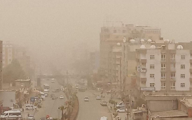 iranin-bu-seherinde-muessise-ve-mektebler-baglandi