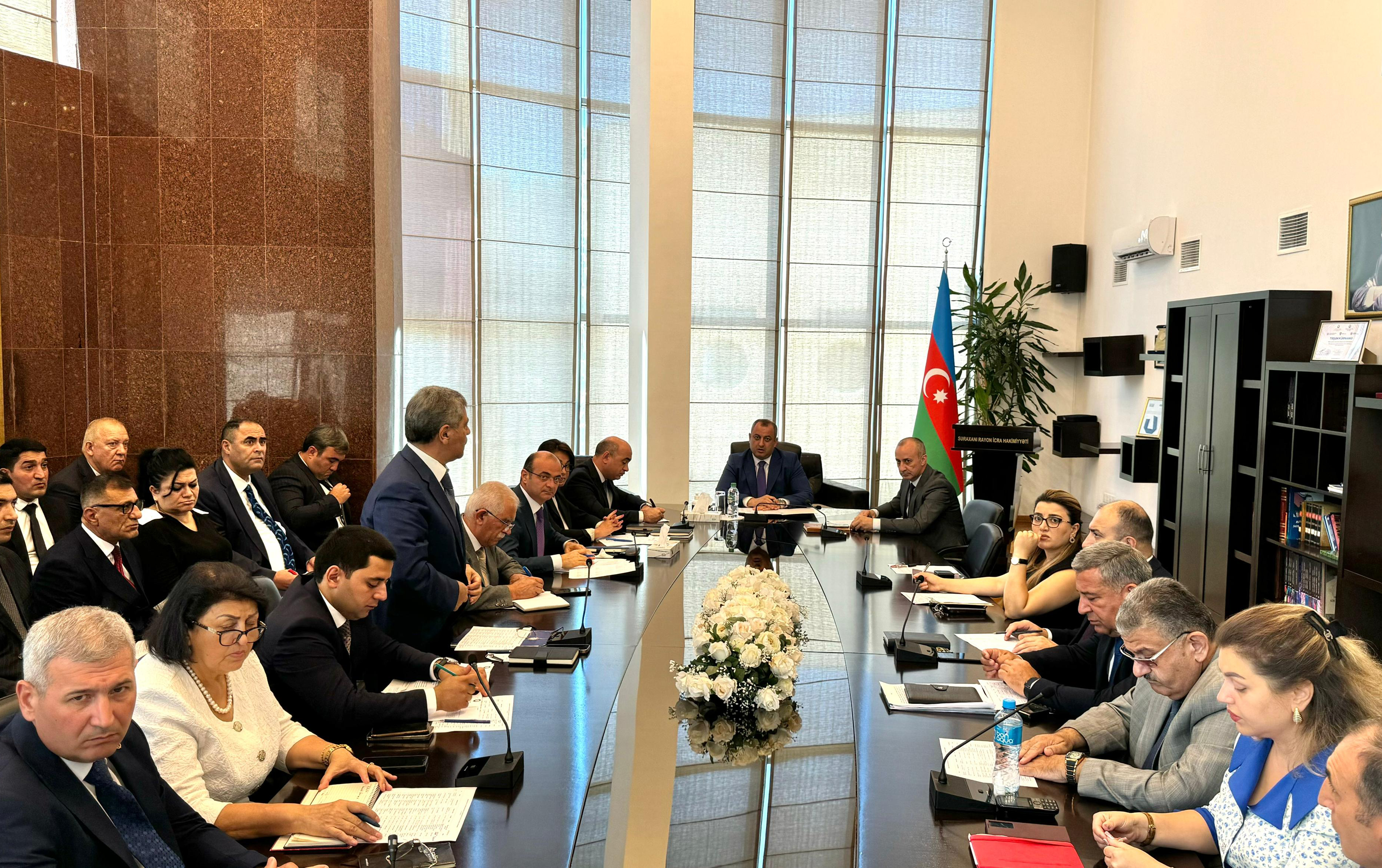 adil-eliyev-sakinlerle-gorusdu