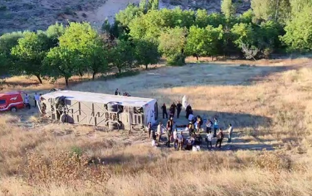 turkiyede-avtobus-asdi-10-dan-cox-yarali-var