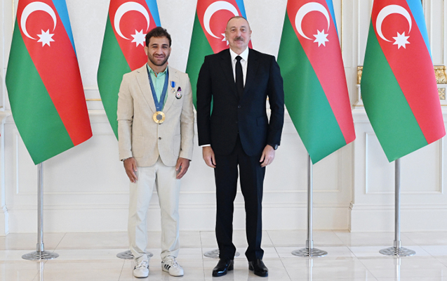 fexr-edirem-ki-olimpiya-cempionu-oldum