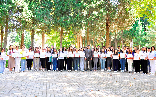 icra-bascisi-yuksek-bal-toplayan-genclerle-gorusdu