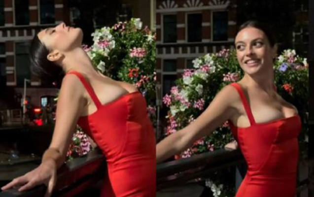 Qırmızı geyimi ilə diqqət mərkəzində...