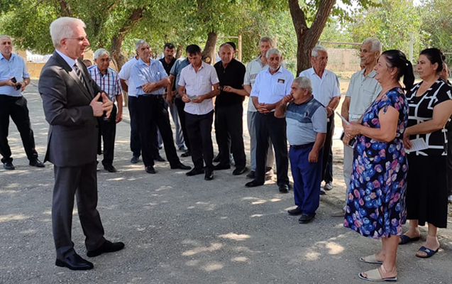 bextiyar-eliyev-alibeyli-ve-quzanlida-secicilerle-gorusdu