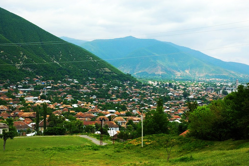 Село шеки. Шеки азейбарджан. Деревня киш азербайджан. Азербайджан город шеки село. Sheki азербайджан.