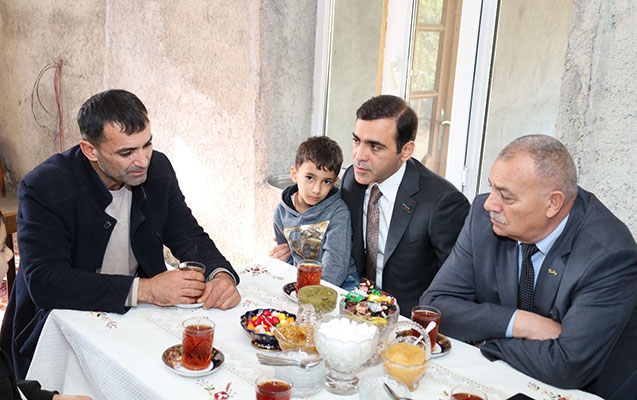 anar-memmedov-sehid-ailesini-ziyaret-etdi