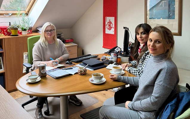 azerbaycan-universitetinin-numayende-heyeti-polsada