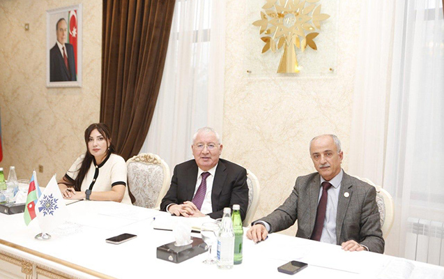 heyder-esedov-sehid-ailelerine-bas-cekdi
