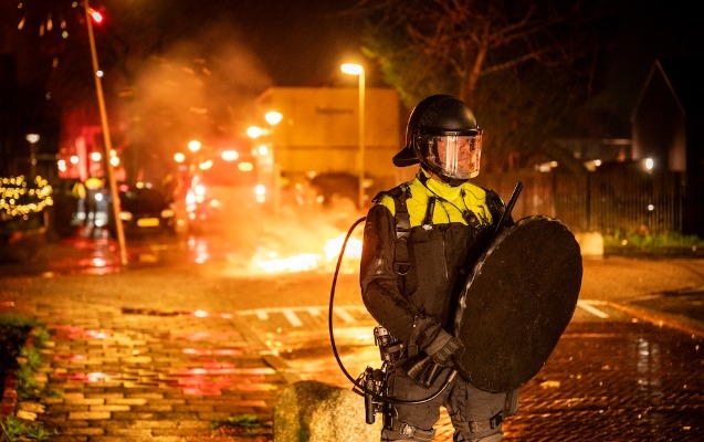 niderlandda-yeni-il-gecesi-200-den-cox-insan-saxlanildi