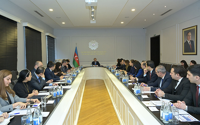 insan-kapitali-ve-tehsil-uzre-isci-qrupunda-muzakireler-aparildi