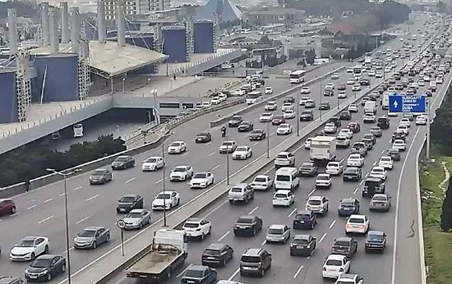 heftesonu-olsa-da-baki-sumqayit-yolunda-yene-tixac-var