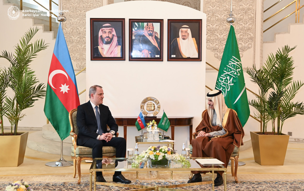 bayramov-erebistanli-hemkari-ile-gorusdu