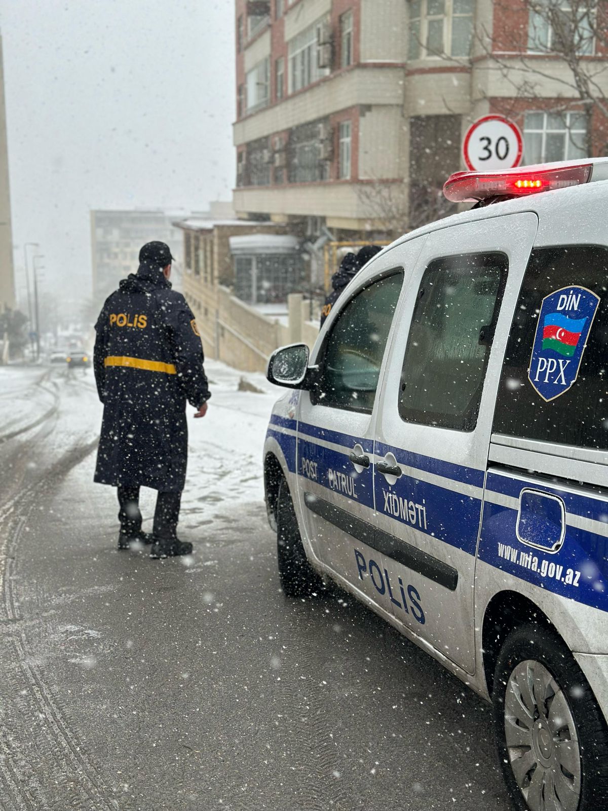 Polis gücləndirilmiş iş rejimində... - FOTOLAR 3 Polis gücləndirilmiş iş rejimində... - FOTOLAR